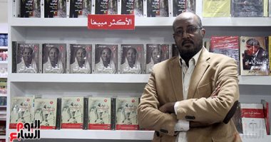 حمور زيادة يكشف تفاصيل رباعيته.. ويؤكد: معرض الكتاب يليق باسم مصر.. صور