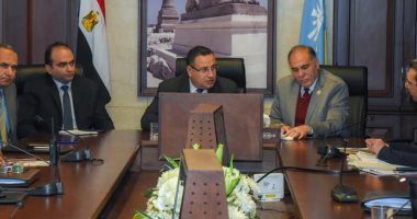 محافظ الإسكندرية يوجه رؤساء الأحياء بمتابعة أعمال الرصف 