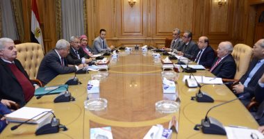 العصار ومحافظ أسوان يبحثان أخر مستجدات مشروعات التعاون المشترك