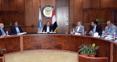 وزير البترول يبحث مستجدات المشروع القومى لتوصيل الغاز الطبيعى للمنازل