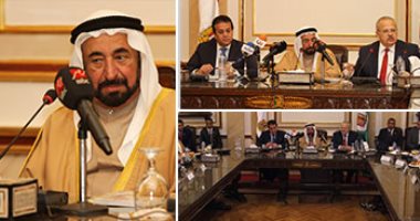 الشيخ سلطان القاسمى خلال زيارته لجامعة القاهرة: مصر ثقفتنى وظلت واقفة فى وقت يترنح ويسقط الآخرون.. ويؤكد: جاء وقت رد الجميل.. وزير التعليم العالى لحاكم الشارقة: "اللى بنحس بحبه لبلدنا نحطه جوه قلوبنا".. صور