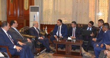 محافظ الأقصر يبحث مع وفد صندوق تحيا مصر تنفيذ مبادرة "نور حياة" 