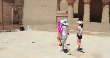 أبناء يسيرون على درب الأجداد بعادات تعود لآلاف السنين.. الزواج المبكر و"القايمة" أبرز طقوس الارتباط عند الفراعنة.. ذكرى الأربعين وتوزيع رحمة على روح المتوفى متوارث.. واستخدام القلم الأحمر للمدرس عادة القدماء