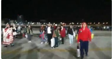 فيديو..توافد المصلين على "زايد الرياضية" بالإمارات لحضور قداس البابا فرنسيس