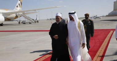 شاهد.. ولى عهد أبو ظبى يودع شيخ الأزهر فى ختام زيارته إلى الإمارات