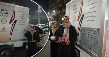 صور.. "منى" تحقق حلمها بشراء سيارة نقل مبردة وتوزيع المجمدات.. حصلت على قرض 223 ألف جنيه من جهاز تنمية المشروعات بسوهاج.. وتؤكد: "بوزع لحوم وفراخ وزبدة فى كل المراكز.. وجوزى بيساعدنى وفرحانة إنى نجحت"