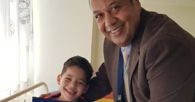 "مصر للطيران" تطمئن على الطفل آدم فى أثينا وتتحمل تكاليف سفره للجزائر