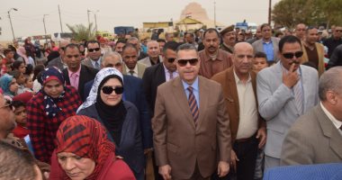 محافظ بنى سويف يشارك طلاب المدارس برنامج سياحة اليوم الواحد 