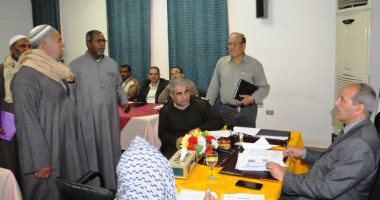 السكرتير العام بأسوان ردا على شكوى مواطن: أنا مش هقولك كلام فض مجالس