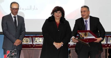وزيرة الثقافة تكرم عددا من الشخصيات.. تعرف عليهم 