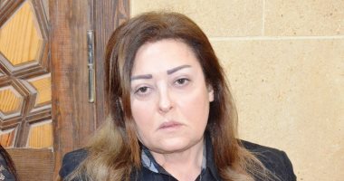 ميرفت أمين ودلال عبد العزيز وفيفى عبده ومنى زكى فى عزاء والد نهال عنبر 