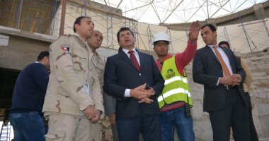 صور.. جولة مفاجئة لوزير الرياضة فى صالة العاصمة الإدارية الجديدة