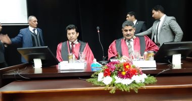وزير الشباب يمنح باحثة درجة الدكتوراة بكلية التربية الرياضية فى جامعة طنطا