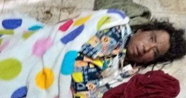 إحنا معاك.. قارئ يشارك اليوم السابع بصورة لسيدة بلا مأوى فى قرية طوخ بالمنوفية 