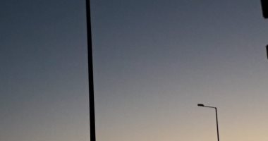 صور.. شكوى من التعطل المستمر لأعمدة الإنارة فى حدائق أكتوبر