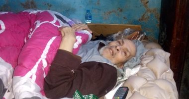 صور.. مأساة عجوز بالشرقية يعيش فى غرفة مظلمة ويناشد بنقله لدار مسنين