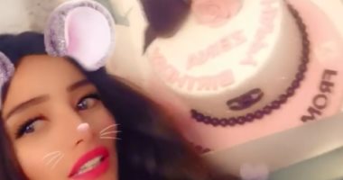 فيديو.. بهذه الطريقة احتفلت الفنانة زينة بعيد ميلادها