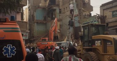 قارئ يشارك بصور انهيار عقار الاقصر