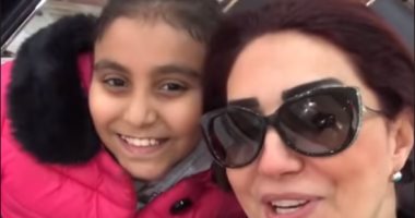 الفنانة وفاء عامر تسخر من نفسها.. إنجليزى دا يا مرسى؟.. فيديو