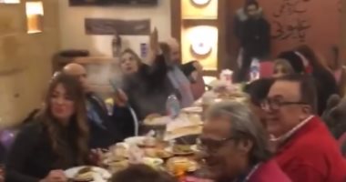 لبلبة وإلهام شاهين ونجوم الفن يحتفلون بعيد ميلاد فاروق الفيشاوى.. صور 