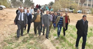 محافظ أسيوط يتفقد محطة البحوث الزراعية بعرب العوامر