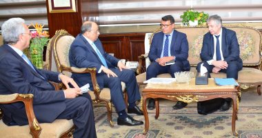 وزير التنمية المحلية يبحث مع "البنك الأوروبى" تطهير مصرف كيتشنر 