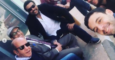 صور.. لطفى لبيب يظهر فى كواليس فيلم "بورصة مصر" بعد شائعات مرضه