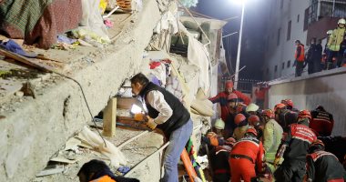ارتفاع ضحايا انهيار مبنى فى اسطنبول لـ 3 قتلى و12 مصابا