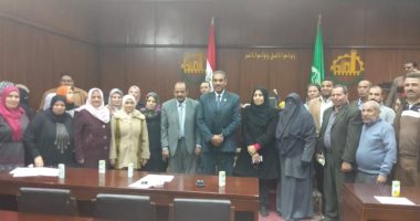 صور..رئيس مدينة شبرا الخيمة يحتفل بأعياد ميلاد وزواج العاملين بمجلس المدينة