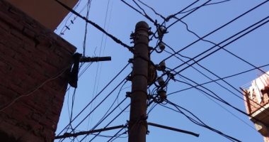 قارىء يشكو من تهالك شبكة الكهرباء بقرية ببنى سويف