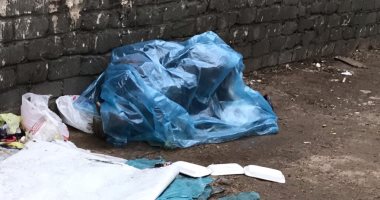 احنا معاك.. قارئ يشارك بصورة لمشرد فى شارع سان سابا بالإسكندرية