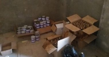 صور.. ضبط مخزن أعلاف ومضادات سموم منتهية الصلاحية بالاسكندرية