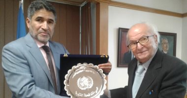 المدير الإقليمى للصحة العالمية: التدخين السبب الرئيسى للوفيات.. المنظمة حذرت من السجائر الالكترونية لعواقبها.. جون جبور: الشيشة أكثر خطورة من السجاير بـ 50 مرة.. وحمدى السيد يدعو للتخلص من الكرش لمنع السكر