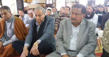 فيديو وصور...وزير التموين يؤدي صلاة الجمعة بمسجد بأبو كبير بالشرقية