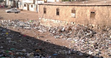 اضبط مخالفة.. القمامة تحاصر محطة السكة الحديد بشنوان فى المنوفية (صور)