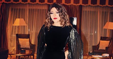 شاهد.. الديفا سميرة سعيد تتألق بفستان أسود قبل حفلها بدبى