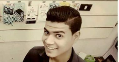 تحدى صورة البطاقة.. أيمن يشارك بصورته: "زى ما يكون مصورنى من غير نفس"