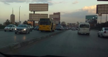 تعطل أتوبيس رحلات أعلى كوبرى أكتوبر فى اتجاه الجيزة