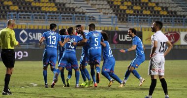 فيديو وصور.. أيمن حفنى يعود من بعيد ويسجل هدف الزمالك الأول أمام النجوم