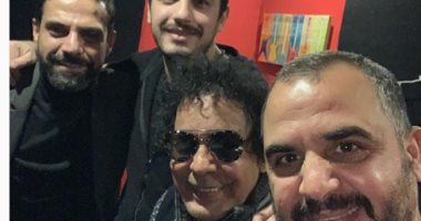 ادعولنا.. شاهد الفنان محمد منير يجهز لعمل جديد من داخل الاستوديو