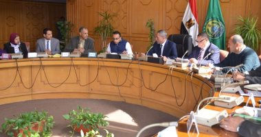 محافظ الإسماعيلية يبحث استعدادات المحافظة لأمم أفريقيا