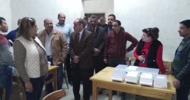 التعليم بسوهاج تبدأ فى أعمال تنشيط 20 ألف تابلت مدرسى قبل تسليمه لطلاب ثانوى