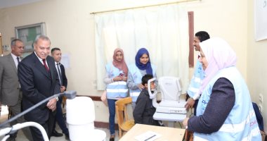 محافظ قنا يتابع اعمال مبادرة " نور الحياة "للكشف على تلاميذ المدارس