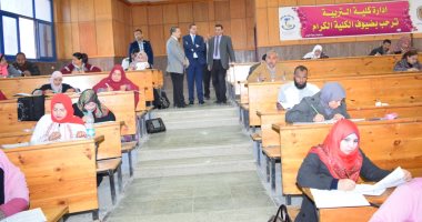 رئيس جامعة سوهاج يتفقد سير امتحانات التأهيل التربوى بتربية سوهاج