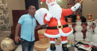 الإبداع ملهوش حدود.. محمد قرر يبقى مختلف ويبعد عن الطين وينحت "الفوم"