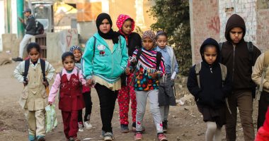 الطلاب يعودون لمقاعد الدراسة مع انطلاق الترم الثانى