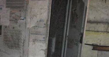 قارئ يرصد كابينة تليفونات مفتوحة بشارع السواح من 10 أيام 