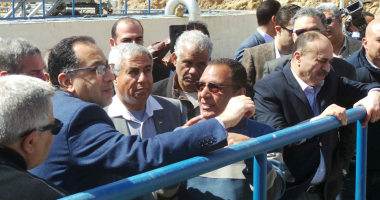 صور.. رئيس الوزراء يوجه بالانتهاء من محطات صرف كيما خلال شهر 