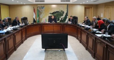 محافظ الفيوم يعقد اجتماعا لمناقشة خطة الموازنة الخاصة بالمحافظة