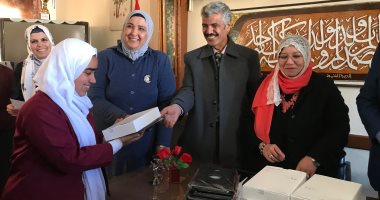 بدء توزيع أجهزة التابلت على طلبة المدارس الثانوية بشمال سيناء